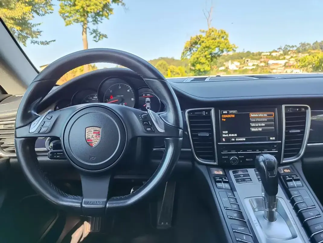 Porsche Panamera 2012 - 32250 EUR, 206000 km - AUTO.MOTO.pt - 206000km - foto 39 de 40
