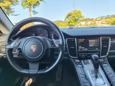 Porsche Panamera 2012 - 32250 EUR, 206000 km - AUTO.MOTO.pt - 206000km - foto 39 de 40