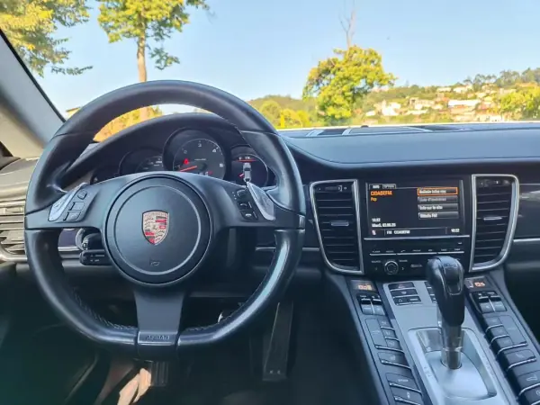 Porsche Panamera 2012 - 32250 EUR, 206000 km - AUTO.MOTO.pt - 206000km - foto 39 de 40
