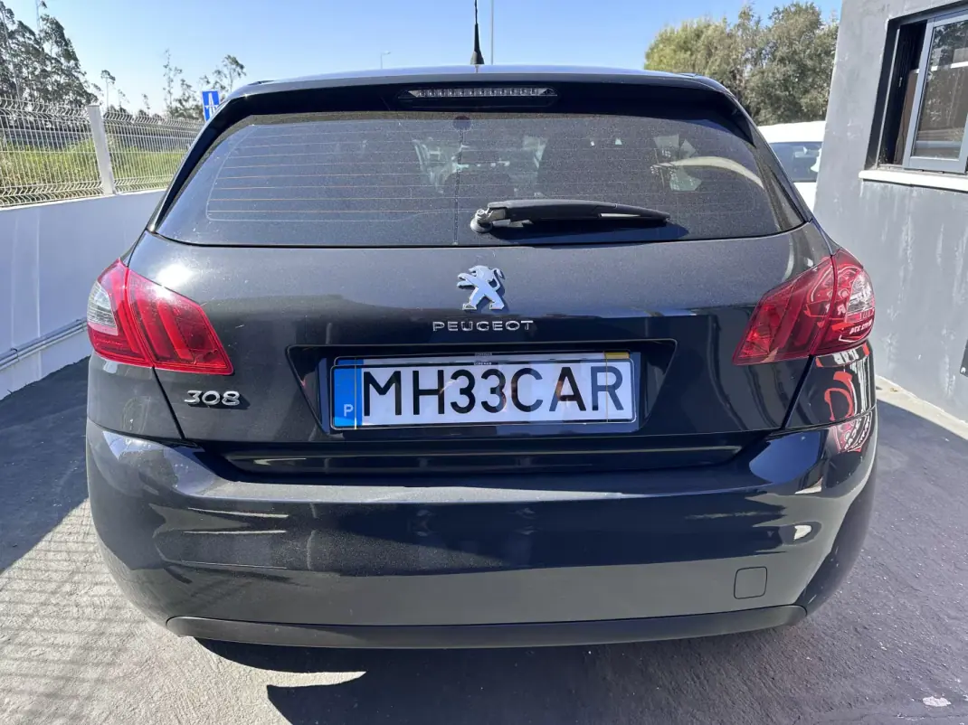 Peugeot 308 2018 - 12500 EUR, 280000 km - AUTO.MOTO.pt - 280000km - foto 5 de 32