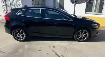 Volvo V40 2015 - 11000 EUR, 169000 km - AUTO.MOTO.pt - 169000km - foto 4 de 24