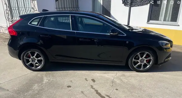 Volvo V40 2015 - 11000 EUR, 169000 km - AUTO.MOTO.pt - 169000km - foto 4 de 24
