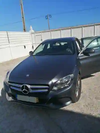 Mercedes-Benz C 200 2016 — foto 2 de 4