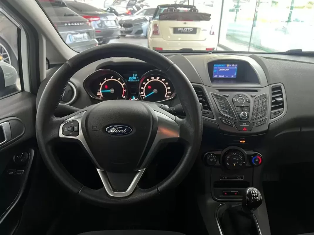 Ford Fiesta 2015 - 9990 EUR, 126498 km - AUTO.MOTO.pt - 126498km - foto 11 de 23