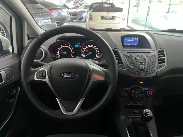 Ford Fiesta 2015 - 9990 EUR, 126498 km - AUTO.MOTO.pt - 126498km - foto 11 de 23