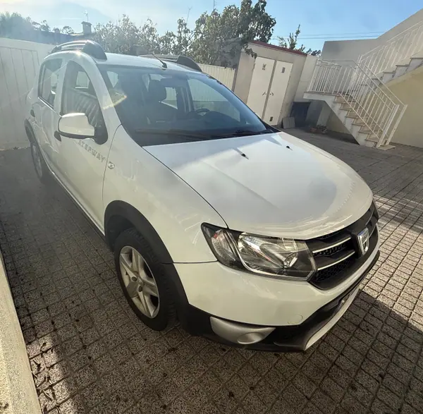 Dacia Sandero 2015 — foto 3 de 8