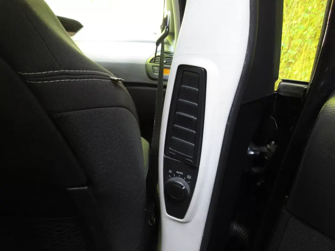 Citroën C4 Grand Picasso 2010 - 3490 EUR, 330000 km - AUTO.MOTO.pt - 330000km - foto 29 de 40