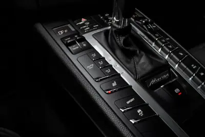 Porsche Macan 2018 - 54990 EUR, 99798 km - AUTO.MOTO.pt - 99798km - foto 24 de 45