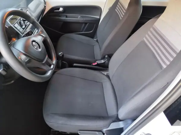 Volkswagen Up! 2019 - 9990 EUR, 117140 km - AUTO.MOTO.pt - 117140km - foto 6 de 9