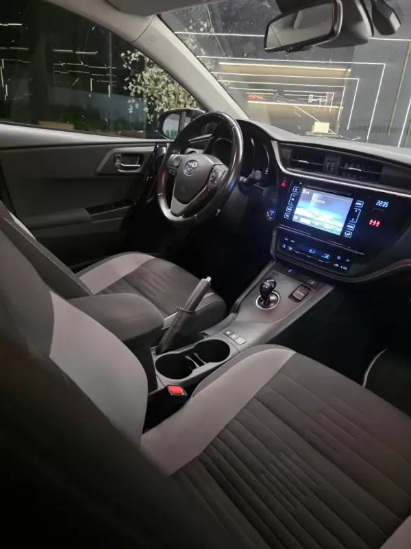 Toyota Auris Touring Sports 2018 - 18900 EUR, 79000 km - AUTO.MOTO.pt - 79000km - foto 6 de 27