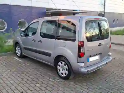 Peugeot Partner 2018 - 14990 EUR, 190000 km - AUTO.MOTO.pt - 190000km - foto 2 de 12