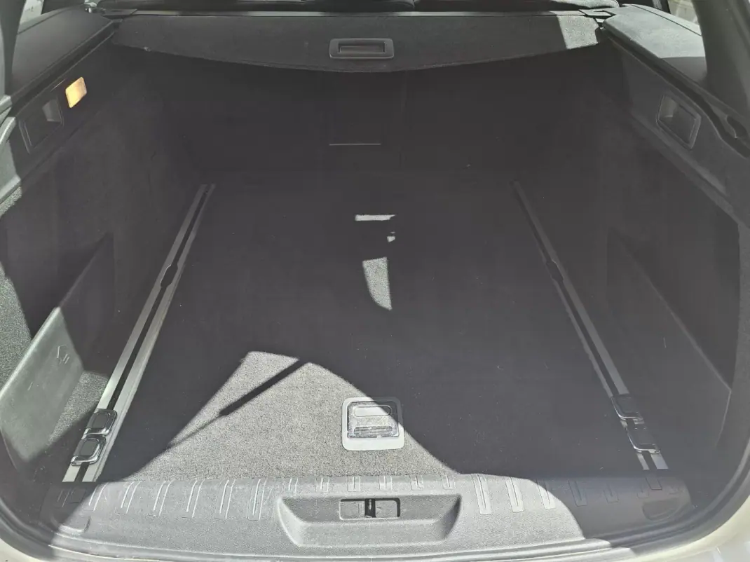 Peugeot 308 SW 2017 - 14500 EUR, 108350 km - AUTO.MOTO.pt - 108350km - foto 14 de 21