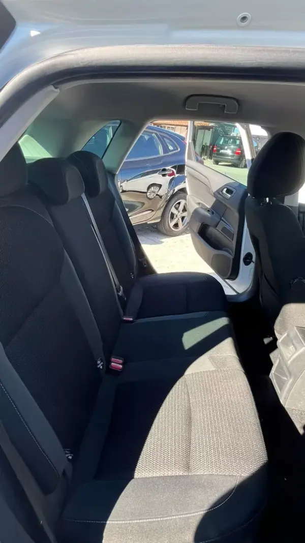 Citroën C4 2018 - 9800 EUR, 145000 km - AUTO.MOTO.pt - 145000km - foto 5 de 7
