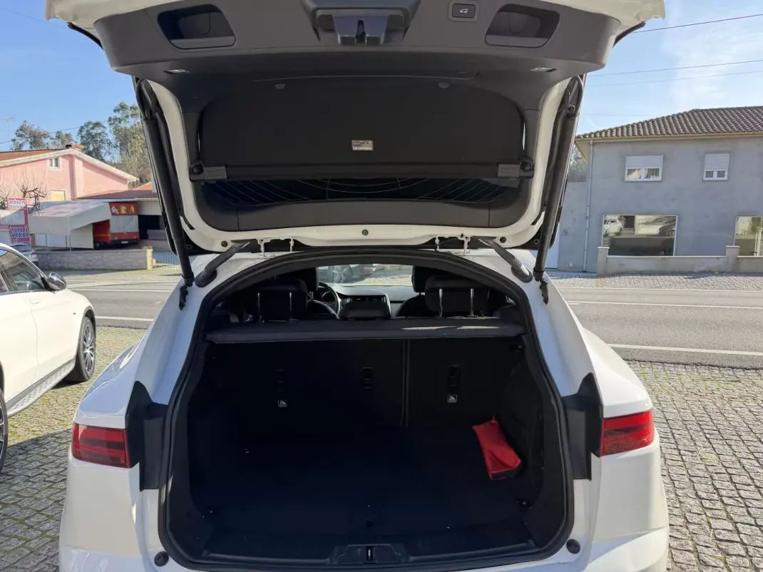 Jaguar E-Pace 2019 - 23500 EUR, 82987 km - AUTO.MOTO.pt - 82987km - foto 11 de 11