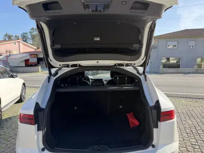 Jaguar E-Pace 2019 - 23500 EUR, 82987 km - AUTO.MOTO.pt - 82987km - foto 11 de 11