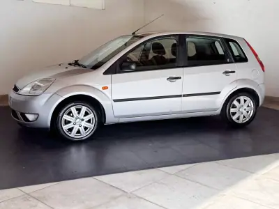 Ford Fiesta 2005 — foto 4 de 22