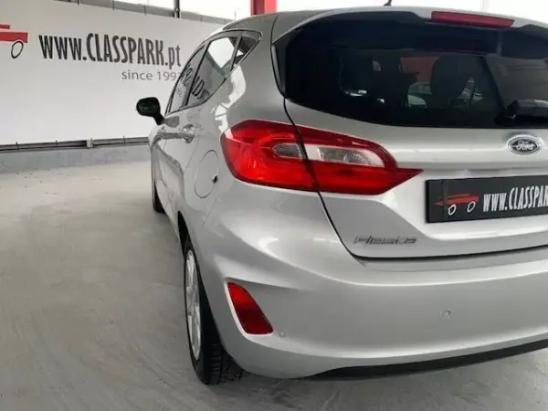 Ford Fiesta 2018 - 12500 EUR, 180000 km - AUTO.MOTO.pt - 180000km - foto 14 de 16