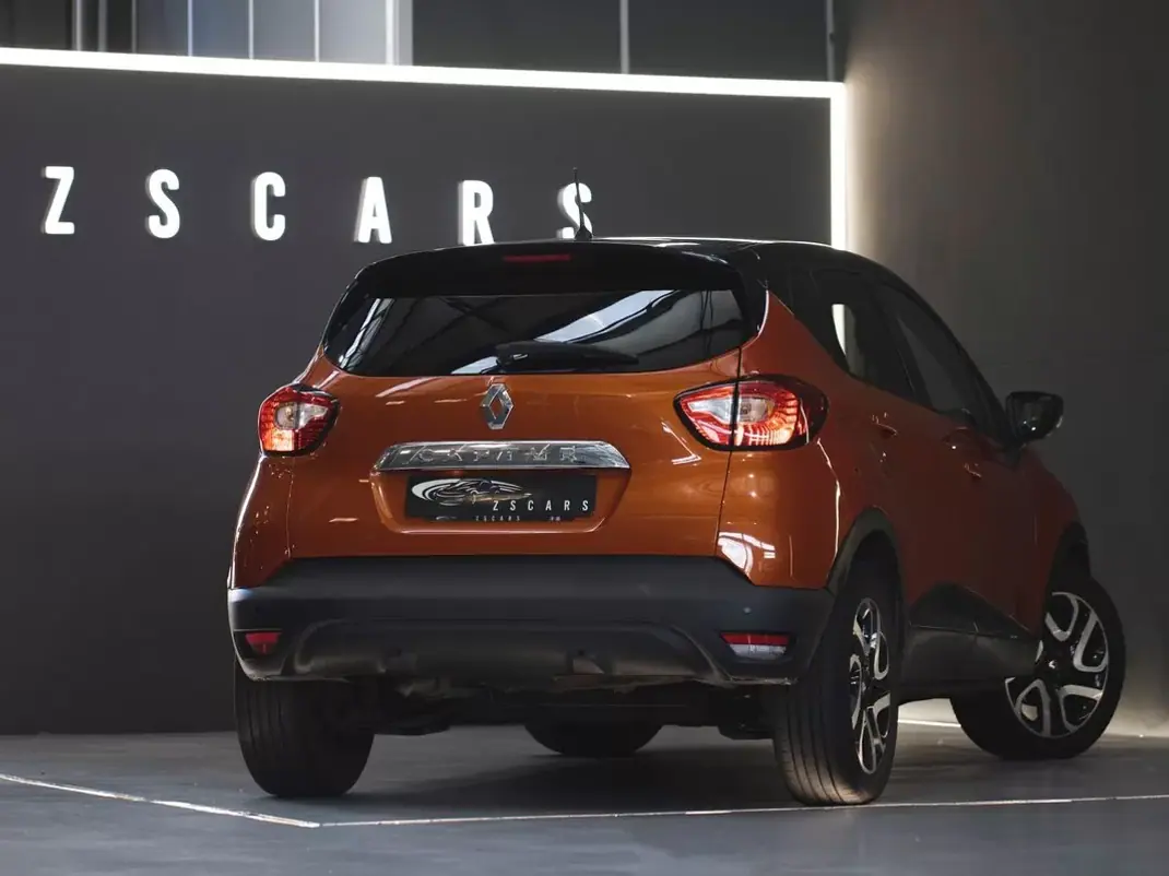 Renault Captur 2016 - 10990 EUR, 135642 km - AUTO.MOTO.pt - 135642km - foto 6 de 19