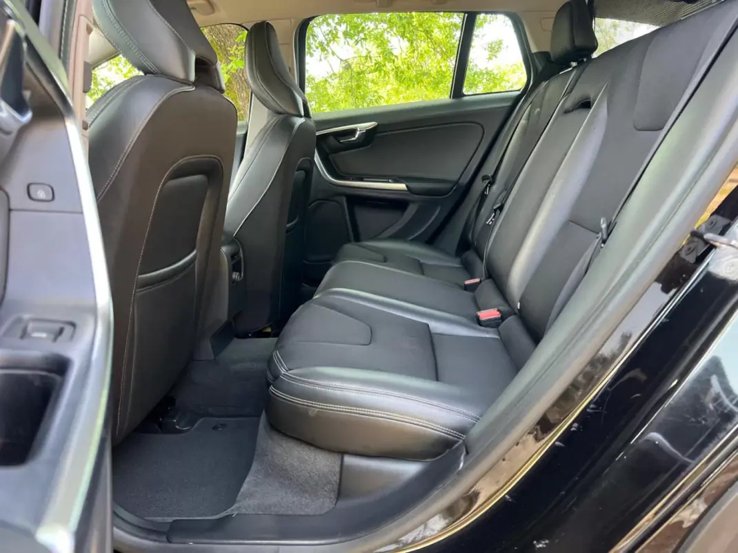 Volvo V60 2016 - 15900 EUR, 155935 km - AUTO.MOTO.pt - 155935km - foto 21 de 28