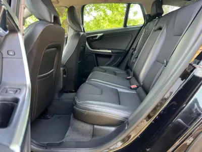 Volvo V60 2016 - 15900 EUR, 155935 km - AUTO.MOTO.pt - 155935km - foto 21 de 28