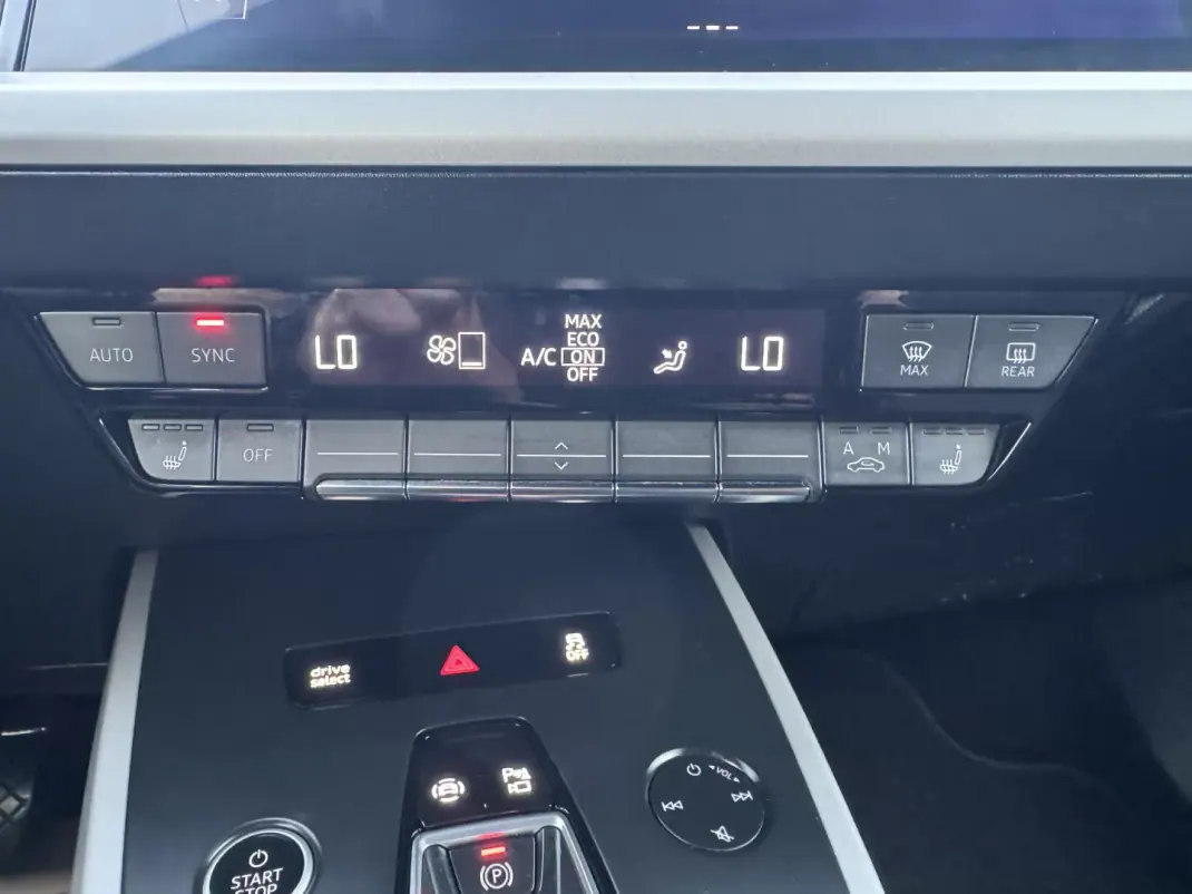 Audi Q4 e-tron 2021 - 29900 EUR, 79000 km - 79000km - foto 37 de 46