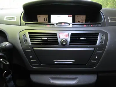 Citroën C4 Grand Picasso 2010 - 3490 EUR, 330000 km - AUTO.MOTO.pt - 330000km - foto 32 de 40