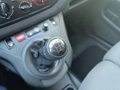 Citroën BERLINGO 3 LUGARES 2017 - 9000 EUR, 220000 km - AUTO.MOTO.pt - 220000km - foto 26 de 30