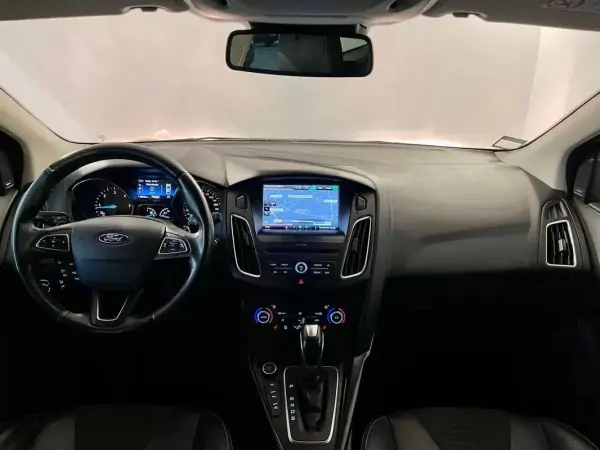 Ford Focus SW 2015 - 10750 EUR, 153000 km - AUTO.MOTO.pt - 153000km - foto 3 de 35