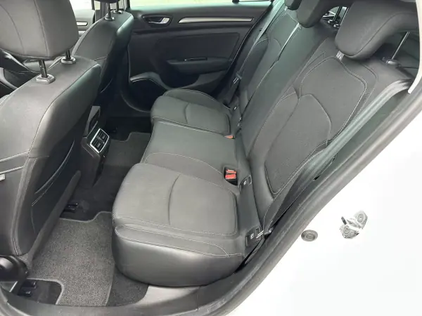 Renault Mégane Sport Tourer 2022 - 18990 EUR, 143000 km - AUTO.MOTO.pt - 143000km - foto 13 de 18