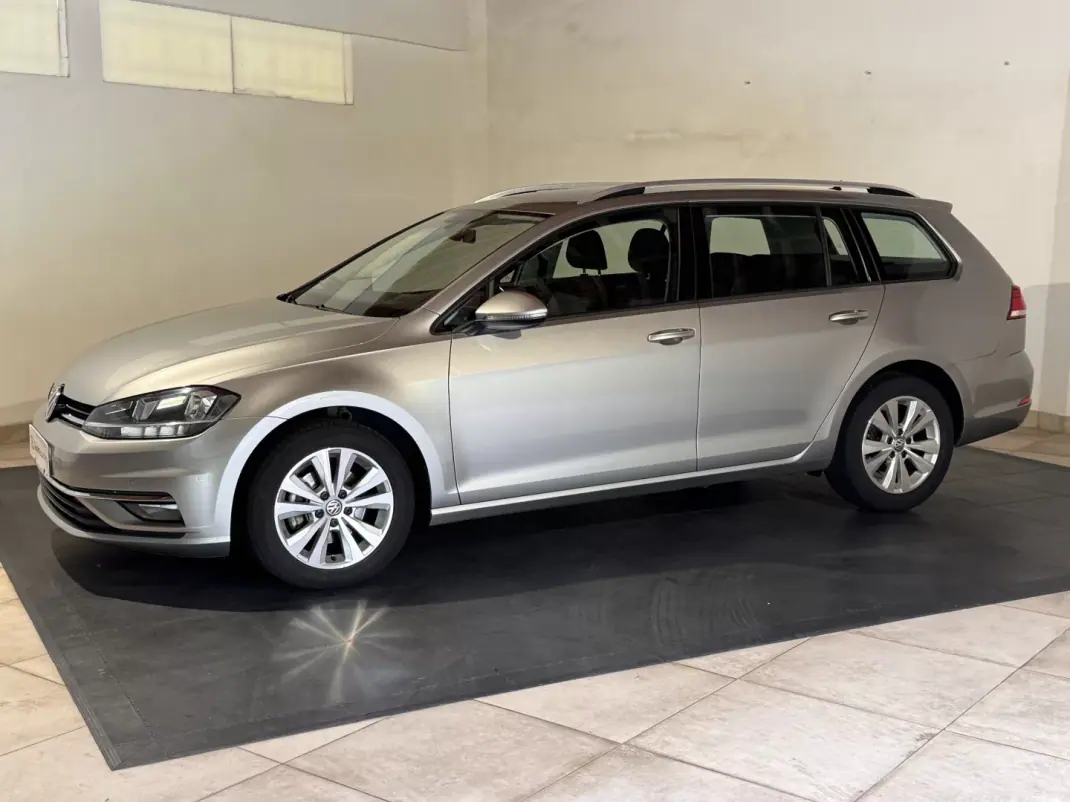 Volkswagen Golf Variant 2017 - 12900 EUR, 151000 km - AUTO.MOTO.pt - 151000km - foto 4 de 25