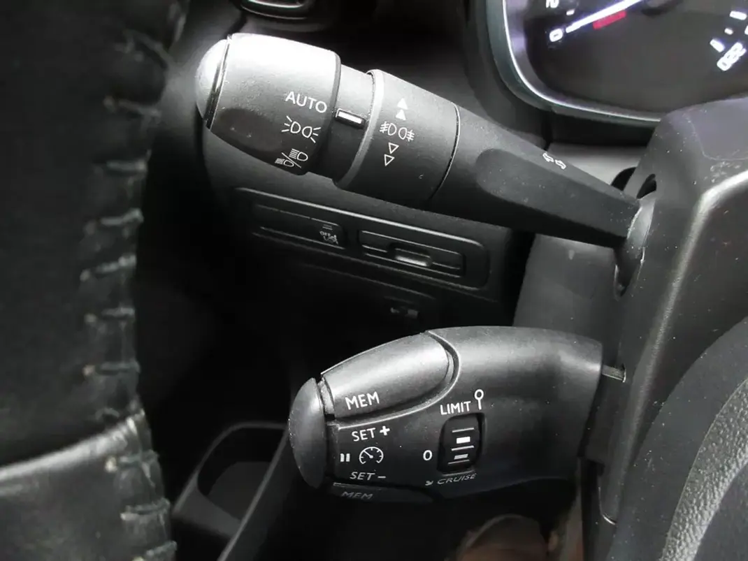 Citroën C3 Aircross 2018 - 11999 EUR, 56000 km - AUTO.MOTO.pt - 56000km - foto 36 de 39