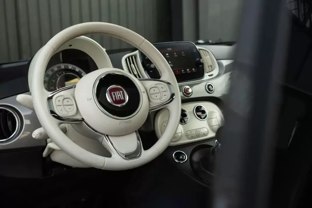 Fiat 500 2021 - 9999 EUR, 103000 km - AUTO.MOTO.pt - 103000km - foto 8 de 22