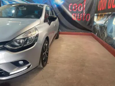 Renault Clio 2019 - 11750 EUR, 106000 km - AUTO.MOTO.pt - 106000km - foto 13 de 45