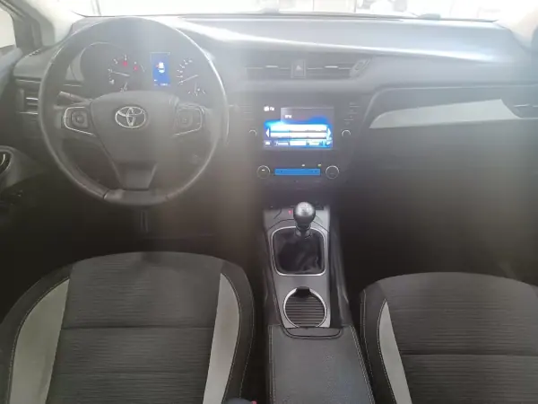 Toyota Avensis Touring Sports 2016 - 15980 EUR, 120621 km - AUTO.MOTO.pt - 120621km - foto 20 de 45
