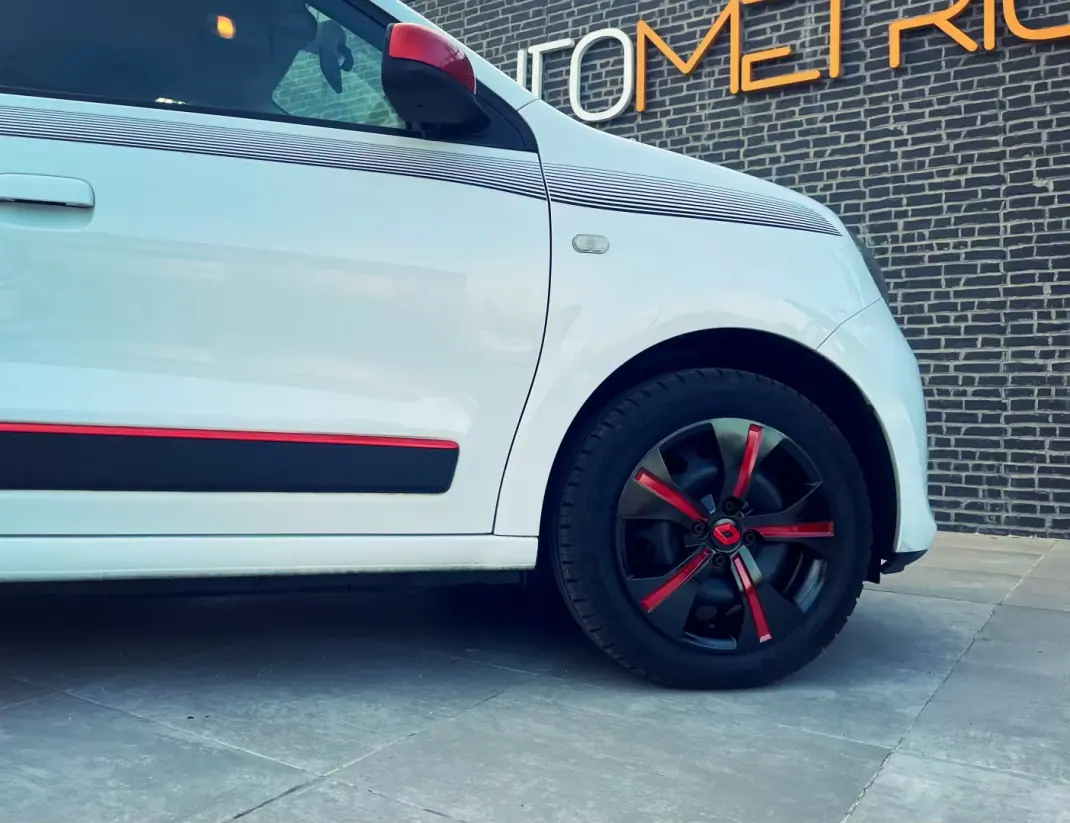 Renault Twingo 2015 - 9900 EUR, 155000 km - AUTO.MOTO.pt - 155000km - foto 9 de 12