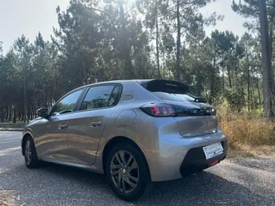 Peugeot 208 2021 - 13500 EUR, 110639 km - AUTO.MOTO.pt - 110639km - foto 5 de 24