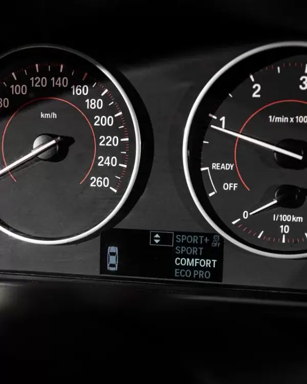 BMW 318 2016 - 19450 EUR, 192000 km - AUTO.MOTO.pt - 192000km - foto 13 de 29