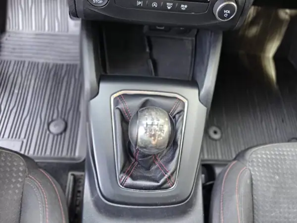 Ford Focus 2023 - 17990 EUR, 75650 km - AUTO.MOTO.pt - 75650km - foto 32 de 39