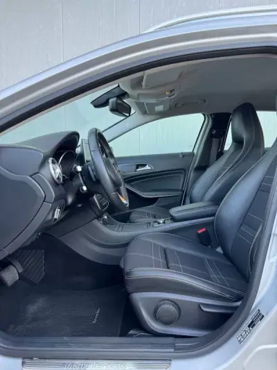 Mercedes-Benz GLA 180 2016 - 19950 EUR, 80000 km - AUTO.MOTO.pt - 80000km - foto 10 de 26