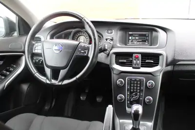 Volvo V40 2016 - 13990 EUR, 143000 km - AUTO.MOTO.pt - 143000km - foto 16 de 24
