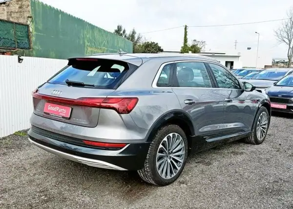 Audi e-tron 2020 - 31000 EUR, 110869 km - AUTO.MOTO.pt - 110869km - foto 8 de 29