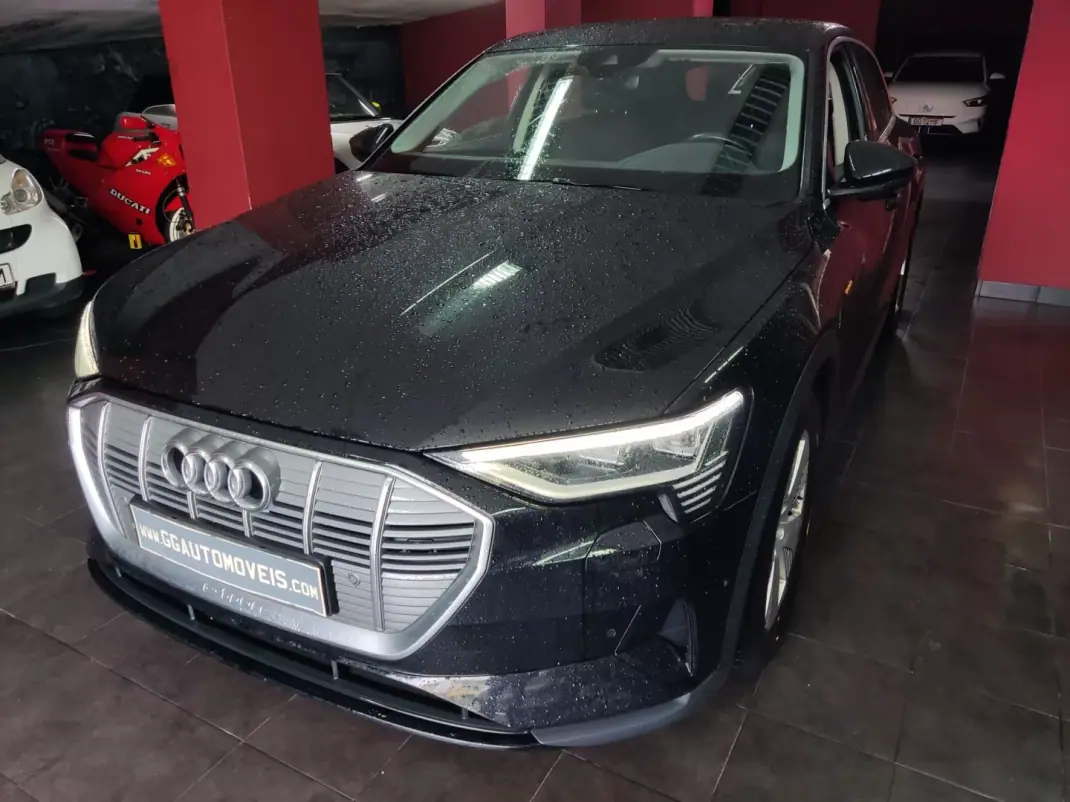 Audi e-tron 2020 - 25900 EUR, 87000 km - AUTO.MOTO.pt - 87000km - foto 1 de 17