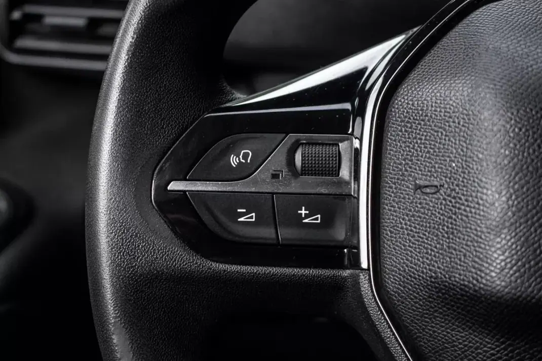 Peugeot Partner BlueHDi 100 L2 Cabine Dupla 2021 - 12990 EUR, 103902 km - AUTO.MOTO.pt - 103902km - foto 12 de 28