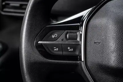 Peugeot Partner BlueHDi 100 L2 Cabine Dupla 2021 - 12990 EUR, 103902 km - AUTO.MOTO.pt - 103902km - foto 12 de 28