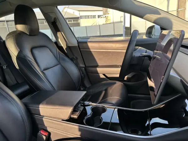 Tesla Model 3 2019 - 24900 EUR, 170000 km - 170000km - foto 42 de 49