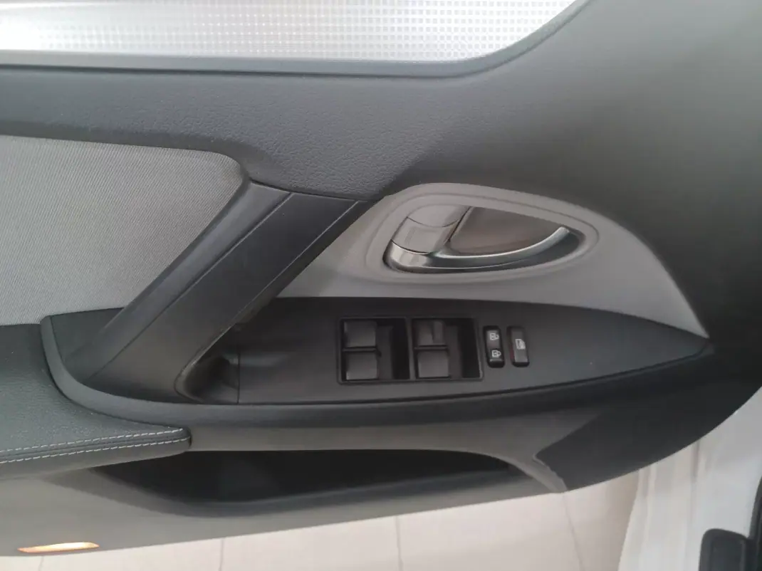 Toyota Avensis Touring Sports 2016 - 15980 EUR, 120621 km - 120621km - foto 25 de 45