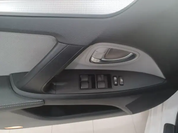 Toyota Avensis Touring Sports 2016 - 15980 EUR, 120621 km - AUTO.MOTO.pt - 120621km - foto 25 de 45