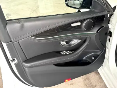 Mercedes-Benz E 300 2022 - 38900 EUR, 155105 km - AUTO.MOTO.pt - 155105km - foto 12 de 37