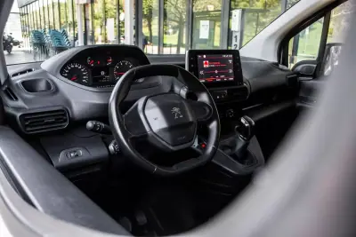 Peugeot Partner 1.5 Blue HDI 100 S&S Premium 2021 - 12990 EUR, 71659 km - AUTO.MOTO.pt - 71659km - foto 26 de 31