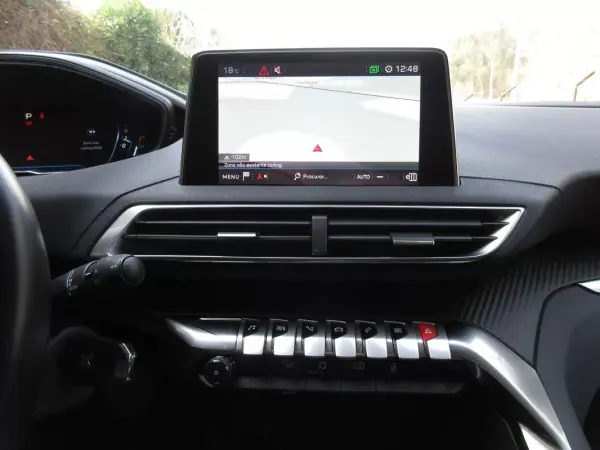 Peugeot 3008 2017 - 17990 EUR, 168000 km - AUTO.MOTO.pt - 168000km - foto 31 de 37